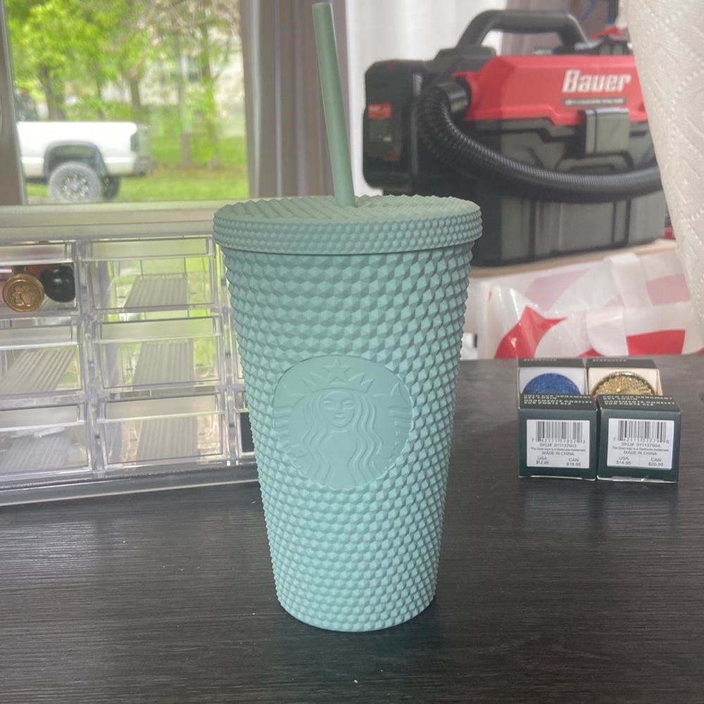 Starbucks grande cold cup